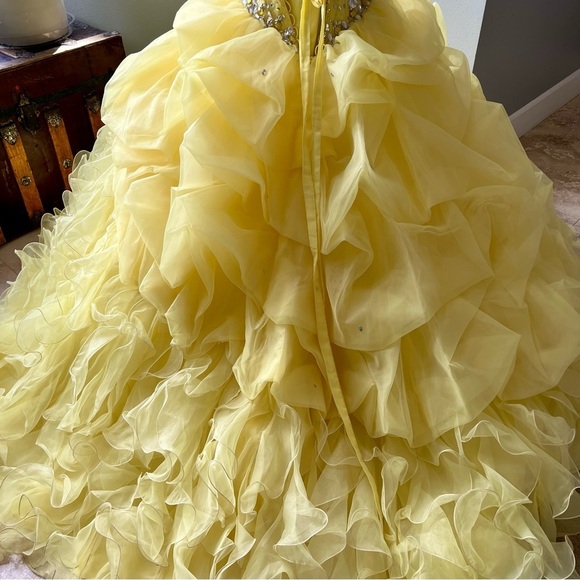 Beautiful bright yellow Mori Lee Quinceañera dress - Picture 6 of 16